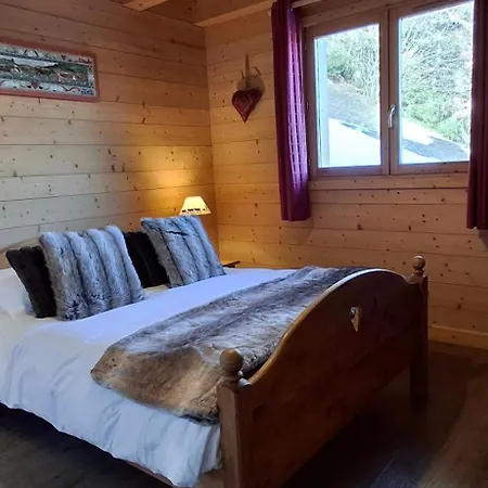Le Caribou Rouge Chalet